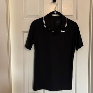 Boys size large Nike golf polo in excellent condition